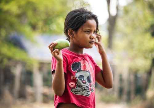 _Girl eating mango