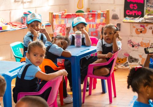 _Kids sit on their desk (3)